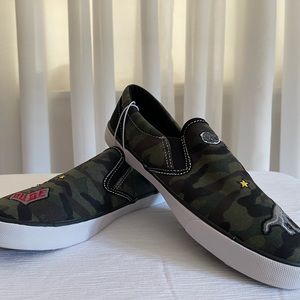 Boy slip on sneakers, olive and black camouflage with patches
